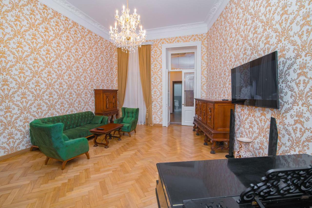 Solo Apartment In City Center Tbilisi Exterior foto